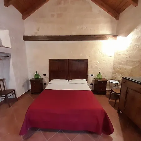 L'antico Rifugio Nei Sassi